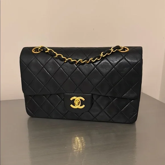 Chanel Classic Double Flap Medium Black Lambskin with 24k gold plate hardware - Picture 2 of 16